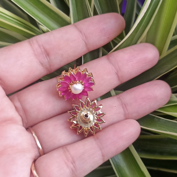 Very pretty ruby pearl gold platted stud earrings - Picture 4 of 5